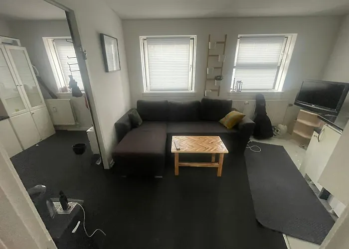 Airport House Apartment *