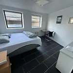 Daire Airport House *