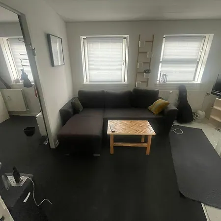 Airport House Apartment *