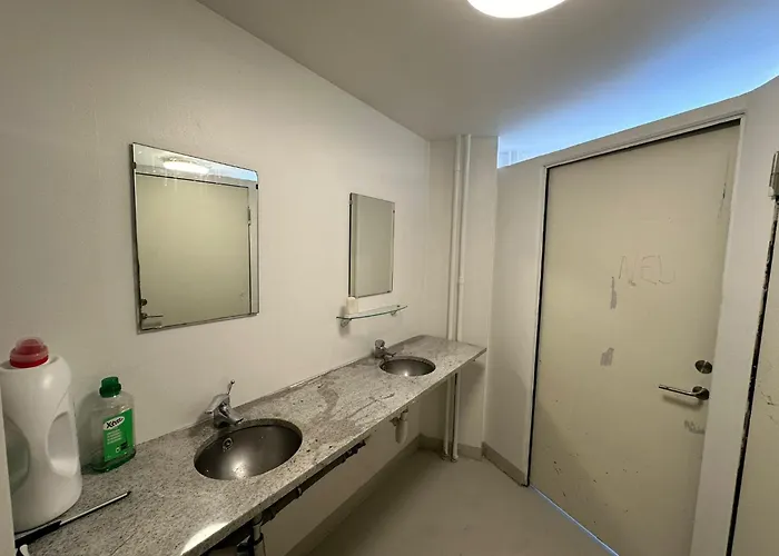 Airport House Apartment *